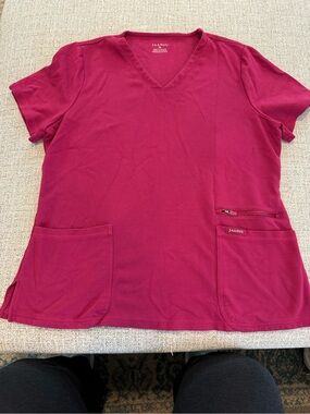 Jaanuu Women's V-Neck Scrub Top - Magenta
